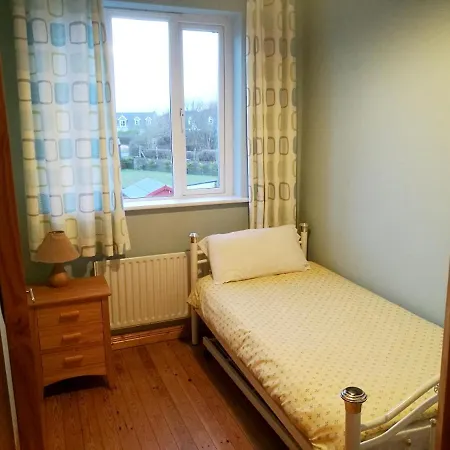 4 Bedrooms House At 400 M Away From The With Enclosed Garden And Wifi Holiday home *